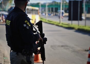 CRIME:  PRF prende homem que tentou matar policiais militares da Bahia