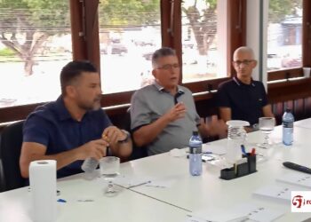 REUNIÃO   PREVÊ MUDANÇAS NA ADMINISTRAÇÃO MUNICIPAL