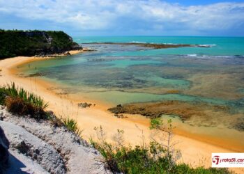 Porto Seguro desponta com duas das praias mais desejadas da Bahia, segundo o Estadão