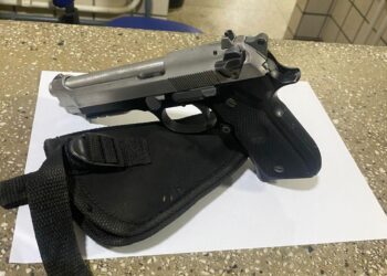 PM prende homem após ser flagrado com simulacro de arma de fogo em Teixeira de Freitas