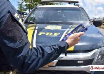 Bebida e volante não combina, se beber a PRF pega e faz doer no bolso.