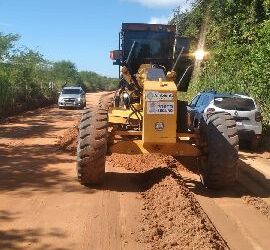 Prefeitura de Porto Seguro realiza manutenção nas estradas do Litoral Sul