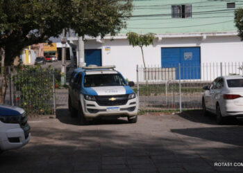 POLÍCIA MILITAR DA BAHIA PRENDE HOMEM NO BAIRRO JAQUEIRA EM ITAMARAJU COM VASTA QUANTIDADE DE DROGAS