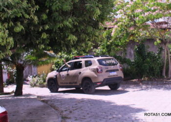 PMBA APREENDE DROGAS EM EUNÁPOLIS-BA