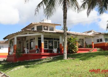 Na manhã desta 3ª feira 03/02, prefeito Robério Oliveira entrega ambulância do SAMU, atuação da deputada Claudia Oliveira.