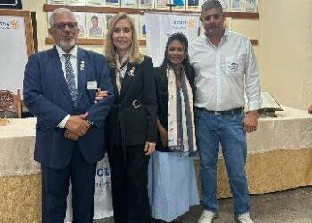 ROTARY CLUB DE EUNÁPOLIS EMPOSSA TRÊS NOVOS ASSOCIADOS DURANTE A VISITA OFICIAL DO GOVERNADOR DO DISTRITO 4391.