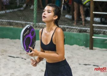 Lara, a jovem estrela do beach tennis que leva o nome de Porto Seguro