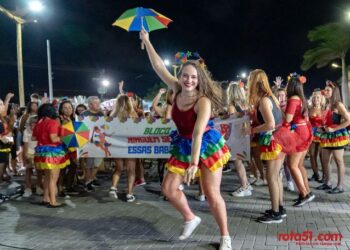 Sextou com muita folia nos corredores turísticos de Porto Seguro, Arraial d’Ajuda e Trancoso