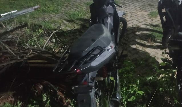 GUARNIÇÕES DA 43ª CIPM APREENDEM MOTOS CUJOS CONDUTORES  ESTAVAM FAZENDO MANOBRAS PERIGOSAS EM VIA PÚBLICA