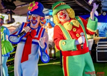 Domingo de Carnaval com Patati Patatá, axé e inclusão em Porto Seguro