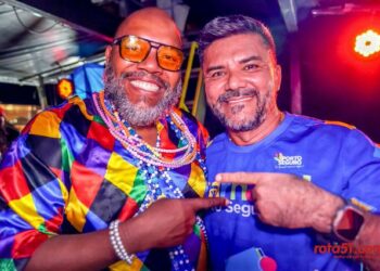 Tonho Matéria marca sábado de folia em Porto Seguro com o melhor do axé