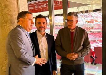 Prefeito Jânio Natal pleiteia investimentos para Porto Seguro em encontro com ministro do Turismo na BTL
