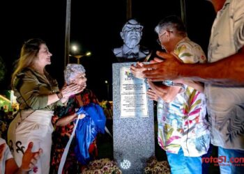 PERSONALIDADE: Raimundo Costa é homenageado com monumento em praça que leva seu nome