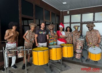 Porto Seguro recebe turistas com festa no Aeroporto