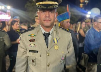 SUBCOMANDANTE DO 8º BATALHÃO É CONDECORADO