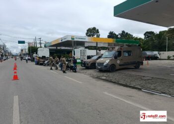 RONDESP EXTREMO SUL E 7ª CIPM APREENDEM ENTORPECENTES E MATERIAL BÉLICO EM EUNÁPOLIS