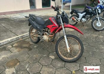 PMBA RECUPERA VEÍCULO COM RESTRIÇÃO DE ROUBO/FURTO