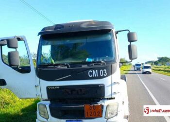 Após assalto e motorista feito refém, caminhão-tanque é recuperado na BR 324
