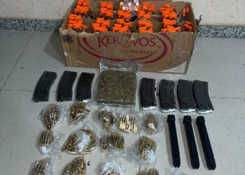 MILITARES da 7ª CIPM, APREENDEM DROGAS, CARREGADORES DE ARMAS E MUNIÇÕES