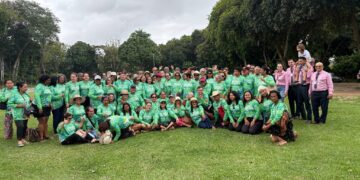 Grupo de idosos de Pontal do Araguaia realiza sonho de conhecer o mar em Porto Seguro
