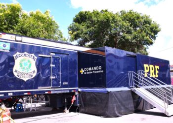 Carreta da PRF chega em Serrinha com serviços de saúde e ações educativas para a população