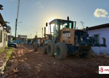 O asfalto chegou! Prefeitura inicia pavimentação do bairro Vila Olímpica em Eunápolis