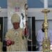 Autoridades comemoram o aniversário der 40 anos da paróquia, na missa, com fieis, padres e o bispo D. José Edson.