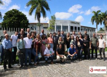 Câmara de Vereadores se reúne para sessão ordinária e, logo após, houve o plantio de árvores.