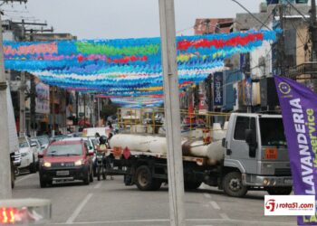 O POVO PEDE A REEDIÇÃO DA ZONA AZUL, O TRÂNSITO DA CIDADE ESTÁ HORRÍVEL.