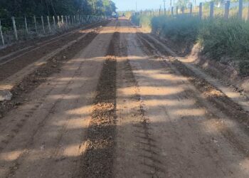 Prefeitura de Porto Seguro intensifica recuperação da estrada de Caraíva