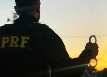 PRF fiscaliza, apreende drogas e foragidos e mantém vigilância constantes nas rodovias.