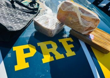 PRF apreende 3 kg de cocaína em ônibus na BR-116, em Jequié (BA)