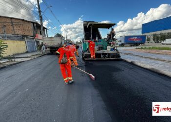 Prefeitura de Eunápolis avança com frentes de pavimentação e obras de mobilidade em diversos bairros