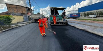 Prefeitura de Eunápolis avança com frentes de pavimentação e obras de mobilidade em diversos bairros