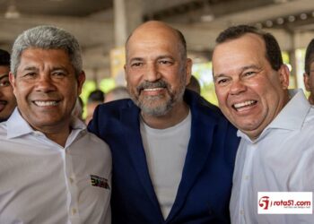 Eunápolis é contemplada com novos tratores em parceria com os governos Federal e Estadual