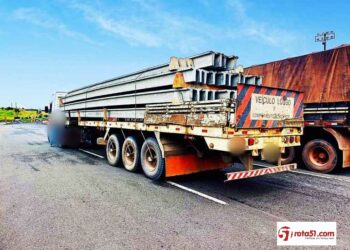 PRF flagra carreta transportando carga de 50 toneladas com risco de queda, excesso de peso e com problemas no freio em Simões Filho (BA)