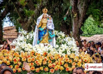 Festa d’Ajuda começa domingo com romaria pela praia e programação religiosa até o dia 15
