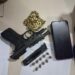 Polícia Militar apreende arma de fogo e motocicleta no bairro Castelinho, em Teixeira de Freitas; duas pessoas foram presas