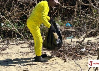 Prefeitura de Porto Seguro promove mutirão de limpeza das praias na Orla Norte