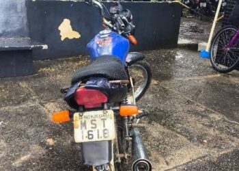 policiais militares do 8° BPM recuperaram uma motocicleta com restrição de furto/roubo em Trancoso, em Porto Seguro.