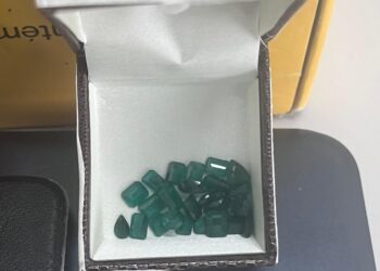 Homem é preso com 25 pedras de esmeralda em Salvador