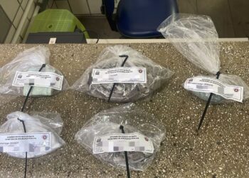 POLÍCIA MILITAR PRENDE MULHER POR TRÁFICO DE DROGAS NO BAIRRO MAROTINHO EM ITAMARAJU