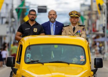 Desfile de 7 de Setembro atrai milhares de pessoas em Eunápolis