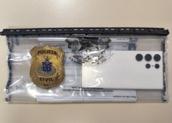 POLÍCIA CIVIL DA BAHIA CUMPRE MANDADO DE BUSCA E APREENSÃO NA OPERAÇÃO SPECCHIO CONTRA FRAUDES DIGITAIS EM PORTO SEGURO