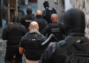 POLICIA CIVIL, dá combate efetivo contra criminosos, e prende todos eles.