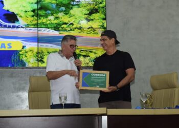 Prefeito homenageia Durval Lellys e anuncia atrações para o Verão em Porto Seguro