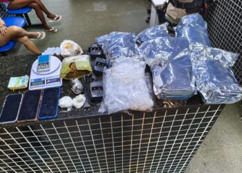 PMBA DETÉM MULHER POR TRÁFICO DE DROGAS NO BAIRRO NOVO PRADO EM ITAMARAJU