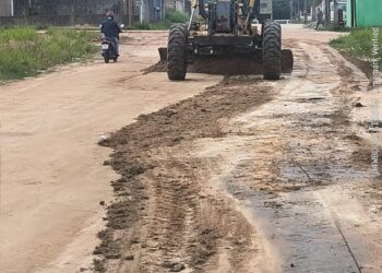 Bairro Porto Alegre I é atendido com patrolamento de ruas