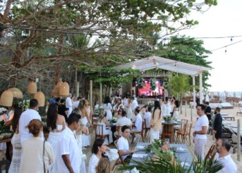 Cena de casamento em Trancoso é gravada para filme “Deixe-me Viver”, confirmando Porto Seguro como a Capital Mundial de Casamentos à Beira-Mar