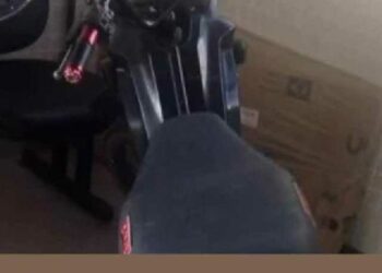 Policiais do 8º BPM  recuperam mais uma moto roubada.